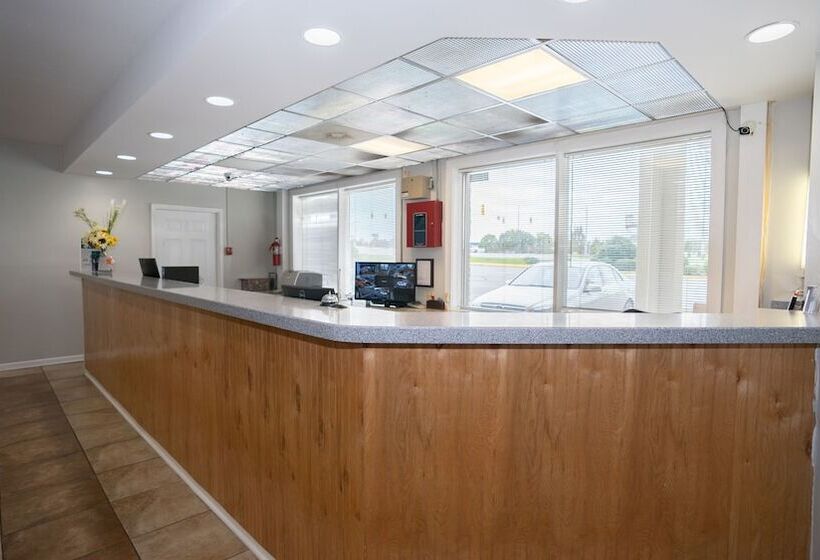 هتل Ramada By Wyndham Lumberton