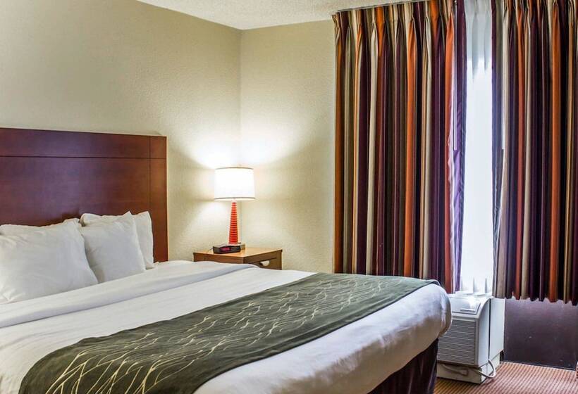 בית מלון כפרי Comfort Inn Fayetteville West Near Fort Liberty