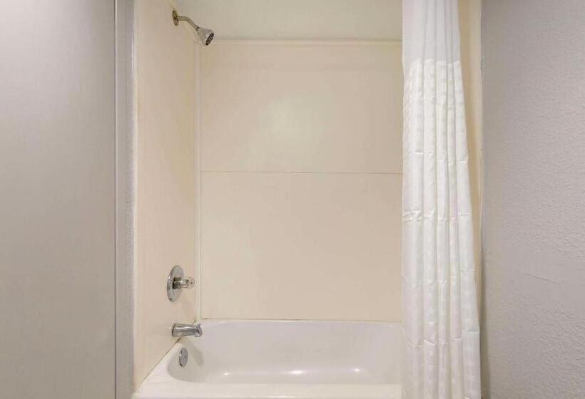 Clarion Hotel & Suites Bwi Airport North