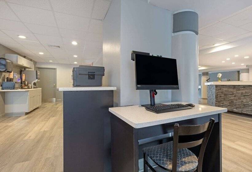 Clarion Hotel & Suites Bwi Airport North