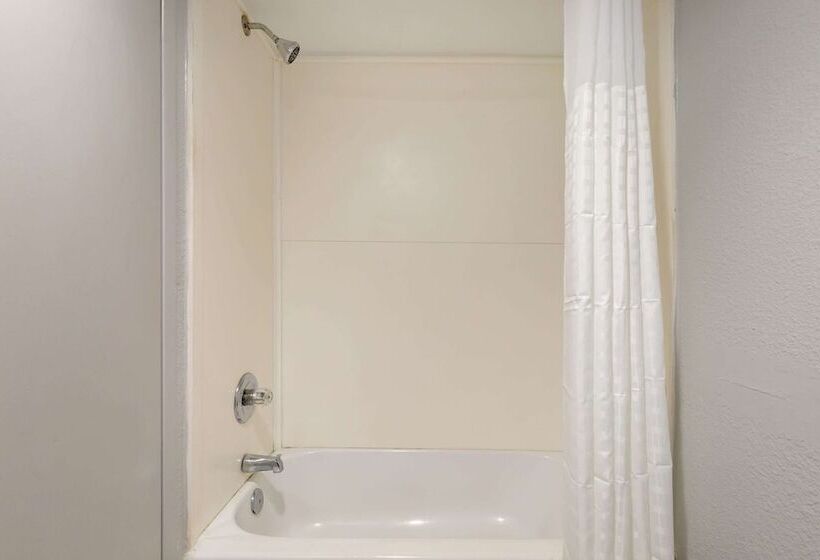 Clarion Hotel & Suites Bwi Airport North