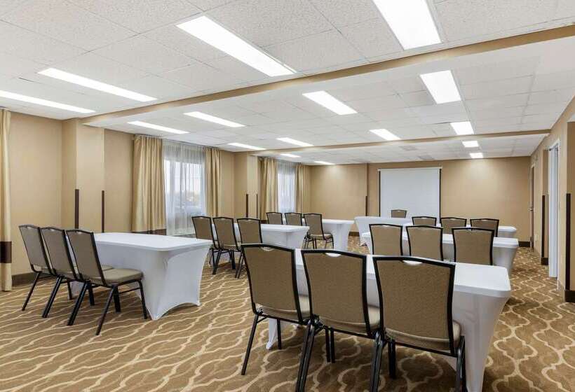 هتل Comfort Inn & Suites  Near Robins Air Force Base Main Gate
