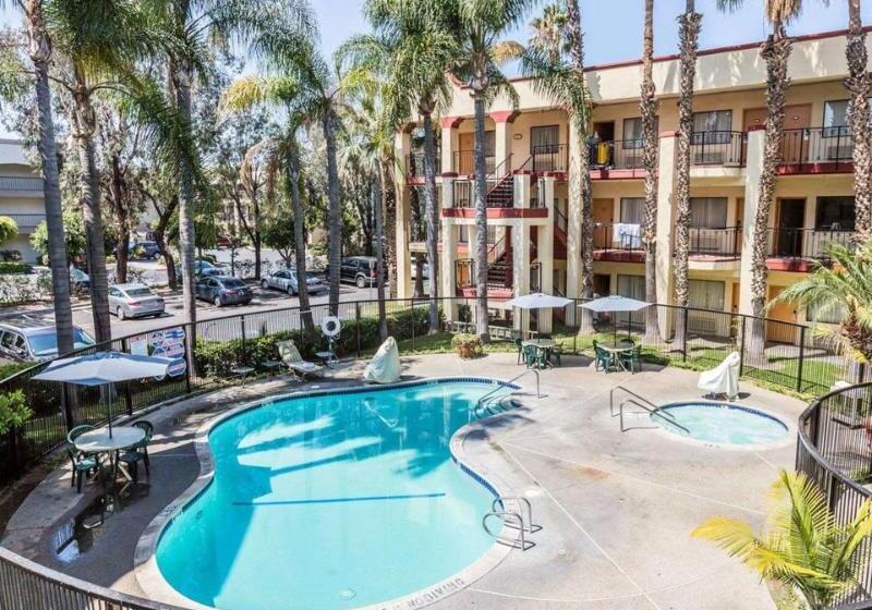בית מלון כפרי Comfort Inn & Suites Orange County John Wayne Airport