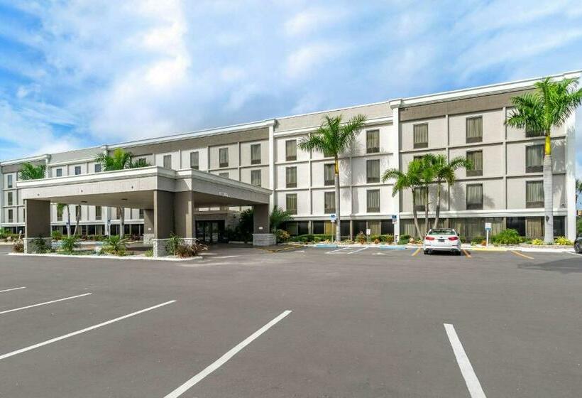 هتل Comfort Inn & Suites St. Pete  Clearwater International Airport