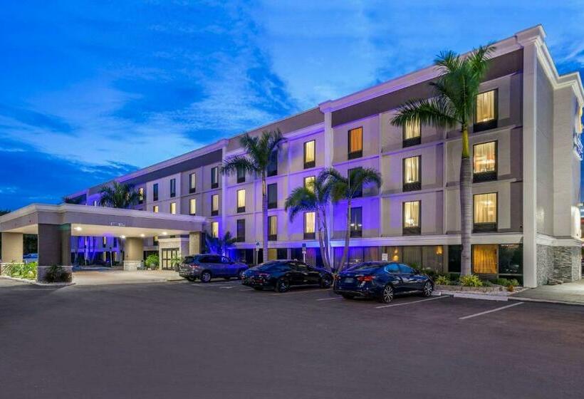 Hotel Comfort Inn & Suites St. Pete  Clearwater International Airport