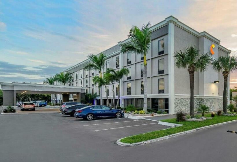 فندق Comfort Inn & Suites St. Pete  Clearwater International Airport