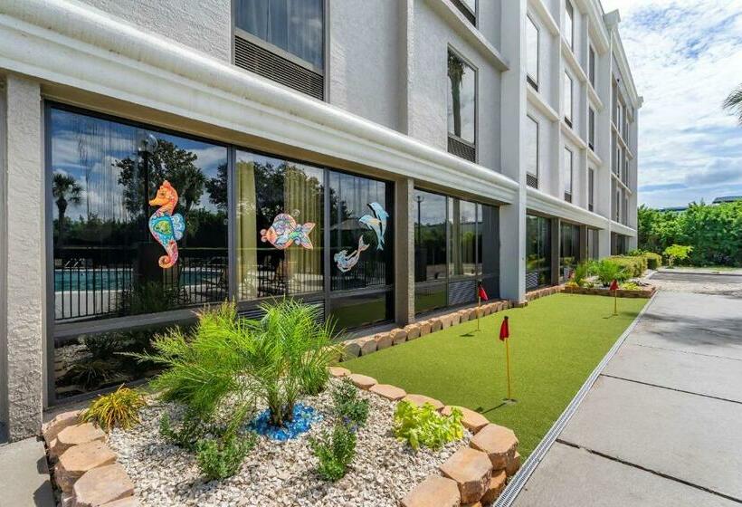 هتل Comfort Inn & Suites St. Pete  Clearwater International Airport