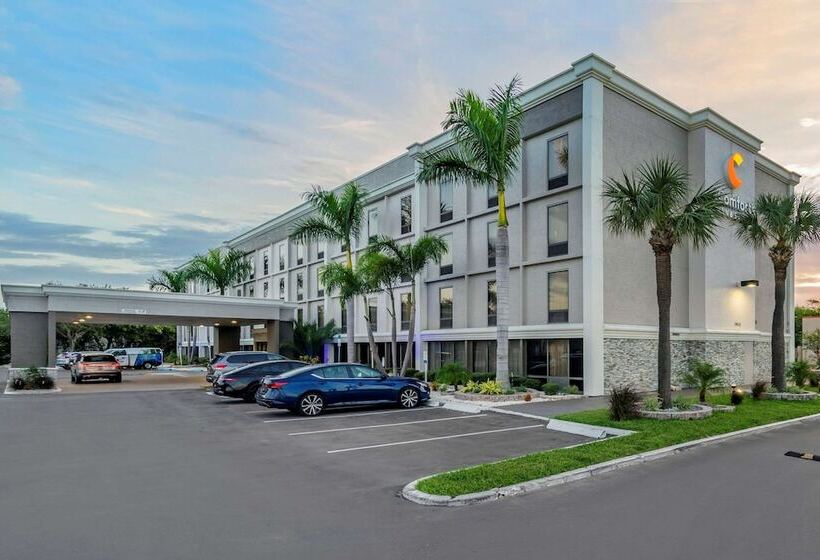 فندق Comfort Inn & Suites St. Pete  Clearwater International Airport