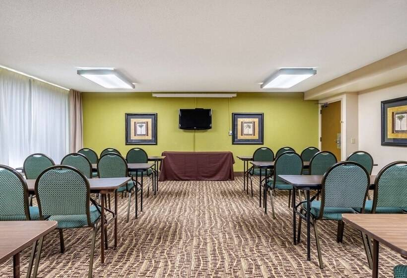 هتل Comfort Inn & Suites St. Pete  Clearwater International Airport