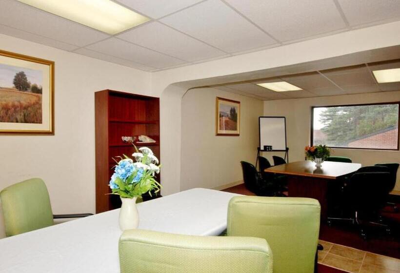 هتل Country Hearth Inn & Suites Marietta