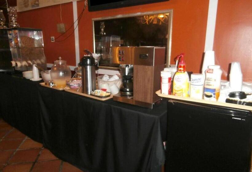 هتل Country Hearth Inn & Suites Marietta