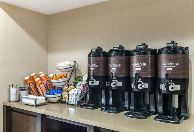 هتل Country Inn & Suites By Radisson, Atlanta Airport South, Ga