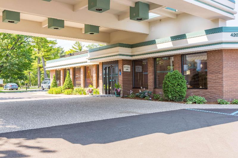هتل Country Inn & Suites By Radisson, Traverse City, Mi