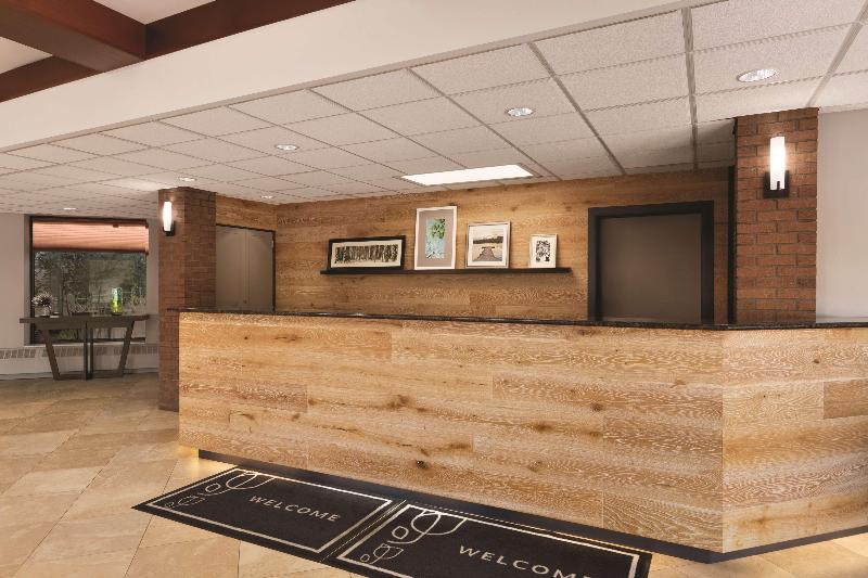 هتل Country Inn & Suites By Radisson, Traverse City, Mi
