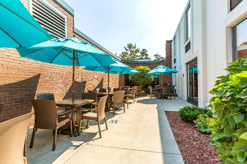 هتل Country Inn & Suites By Radisson, Traverse City, Mi