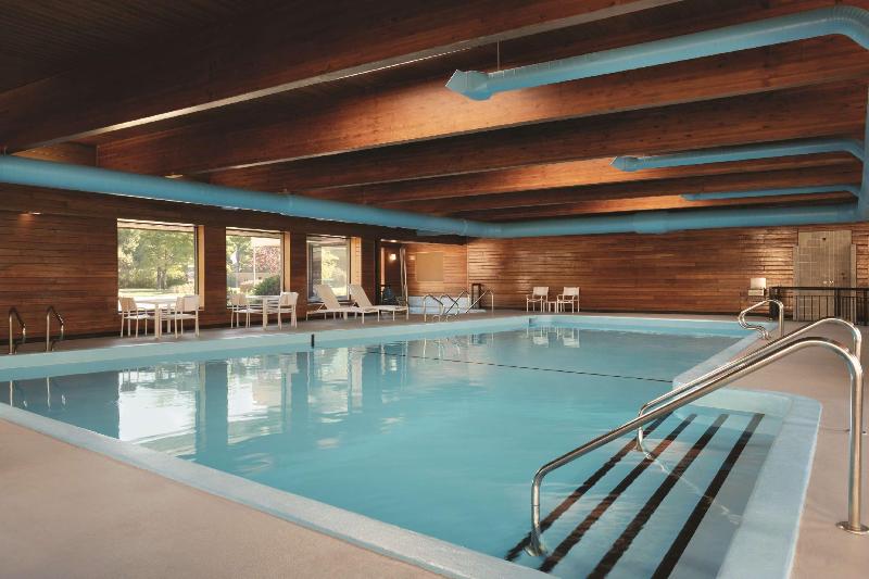 هتل Country Inn & Suites By Radisson, Traverse City, Mi