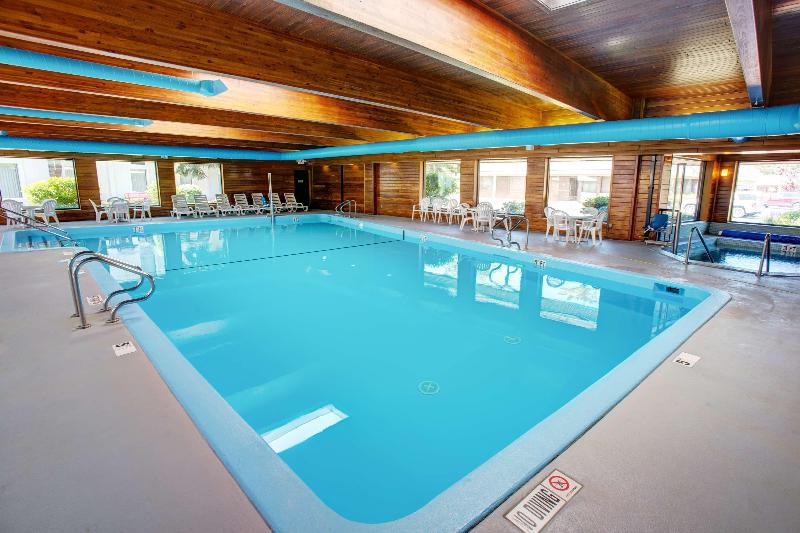 هتل Country Inn & Suites By Radisson, Traverse City, Mi
