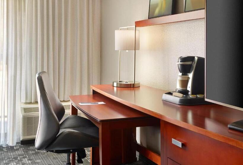 هتل Courtyard By Marriott Atlanta Airport South/sullivan Road