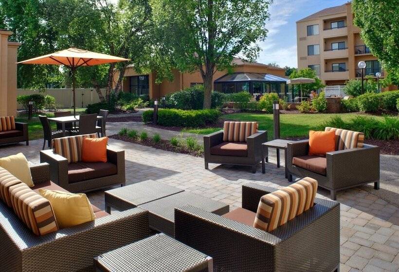 فندق Courtyard By Marriott Columbus Worthington