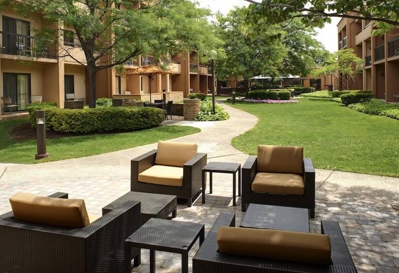 هتل Courtyard Detroit Metro Airport Romulus