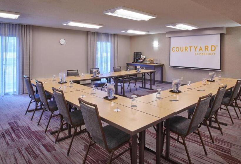 هتل Courtyard By Marriott Detroit Warren