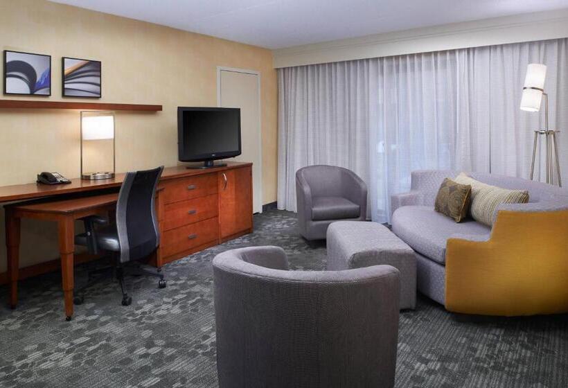 هتل Courtyard By Marriott Detroit Warren