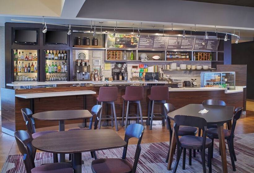 هتل Courtyard By Marriott Detroit Warren