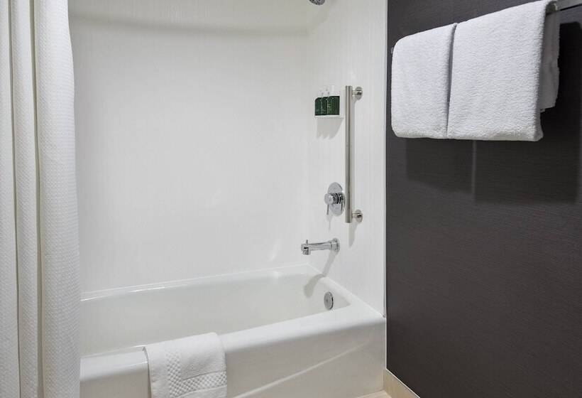 فندق Courtyard By Marriott Poughkeepsie