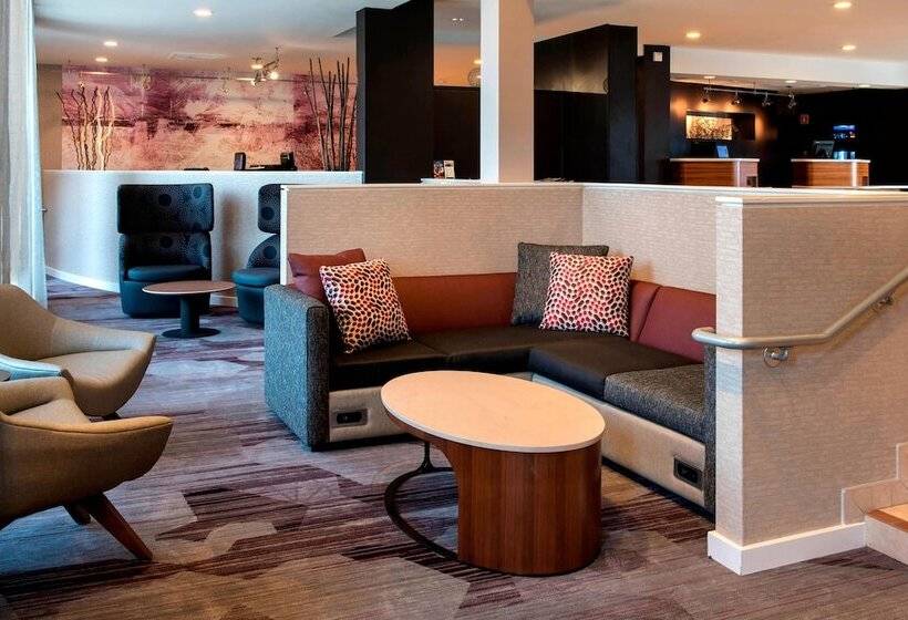 هتل Courtyard By Marriott Poughkeepsie