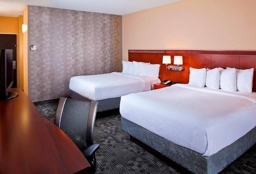 هتل Courtyard By Marriott Charlottesville