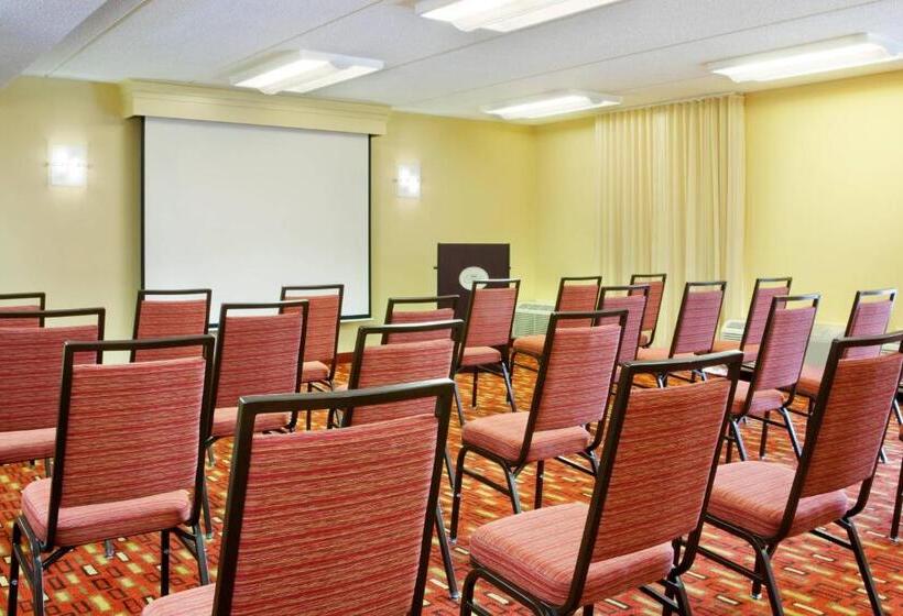 هتل Courtyard By Marriott Columbus