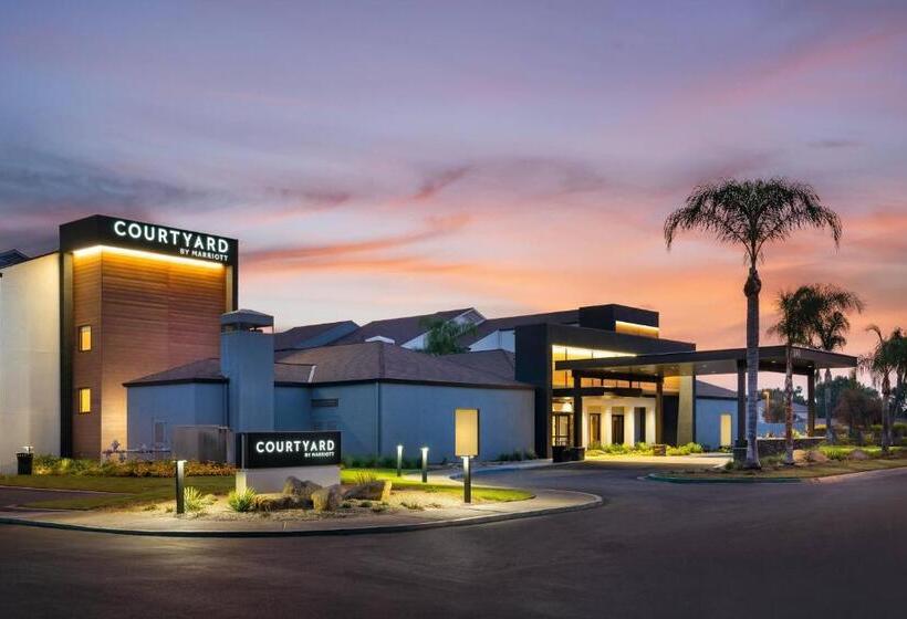 هتل Courtyard By Marriott Fresno