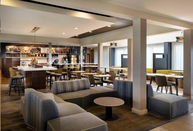 هتل Courtyard By Marriott Fresno