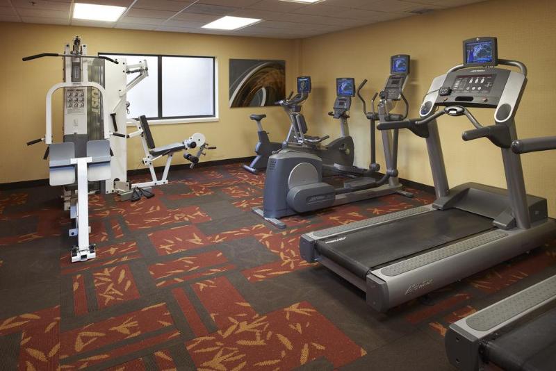 فندق Courtyard By Marriott Indianapolis Castleton