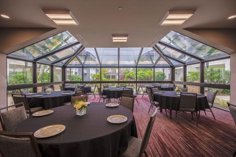 Отель Courtyard By Marriott Lincroft Red Bank