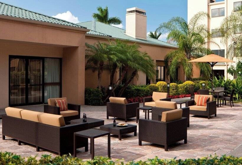 هتل Courtyard Miami Airport West Doral
