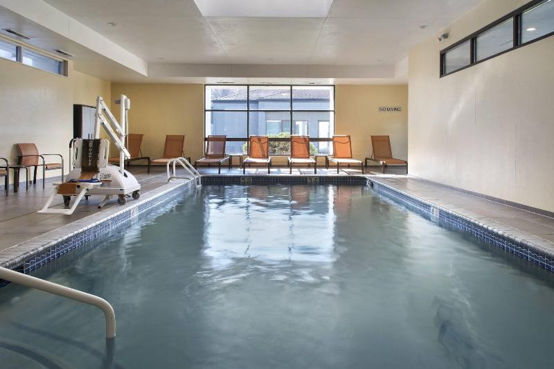 호텔 Courtyard By Marriott Norwalk