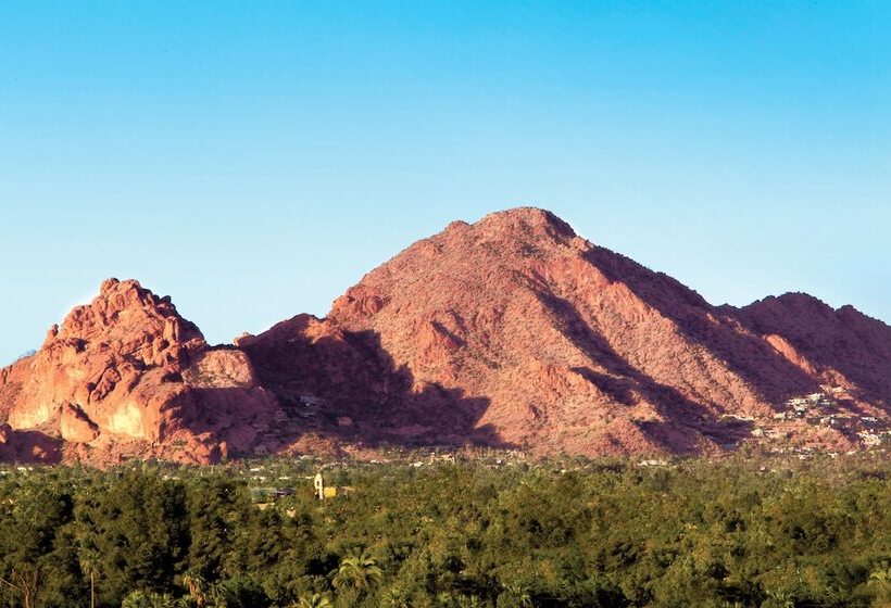 هتل Courtyard By Marriott Phoenix Airport