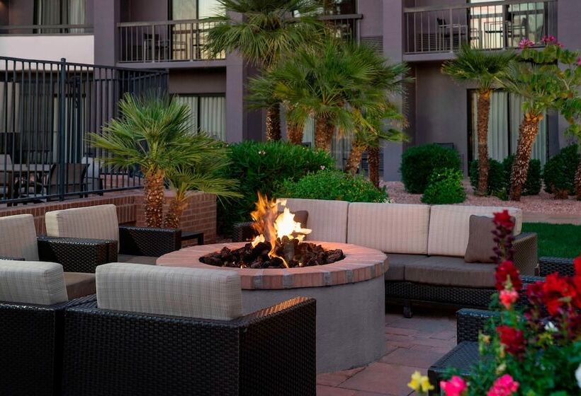 هتل Courtyard By Marriott Phoenix Airport