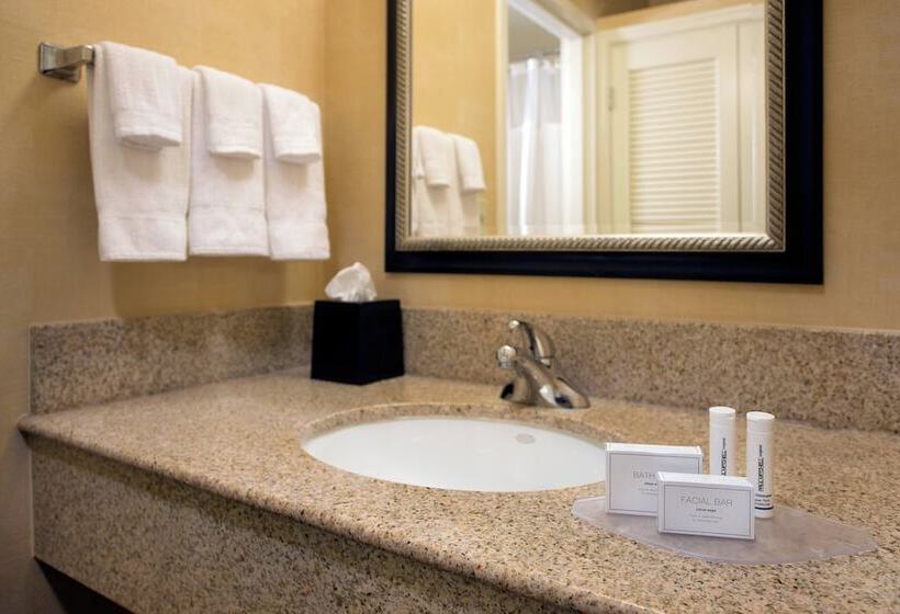 هتل Courtyard By Marriott Phoenix Airport