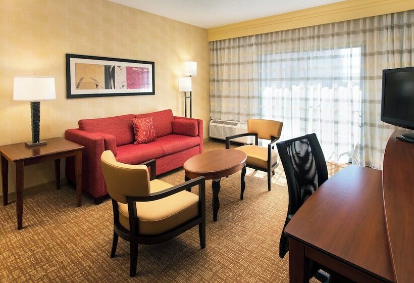 هتل Courtyard By Marriott Phoenix Airport