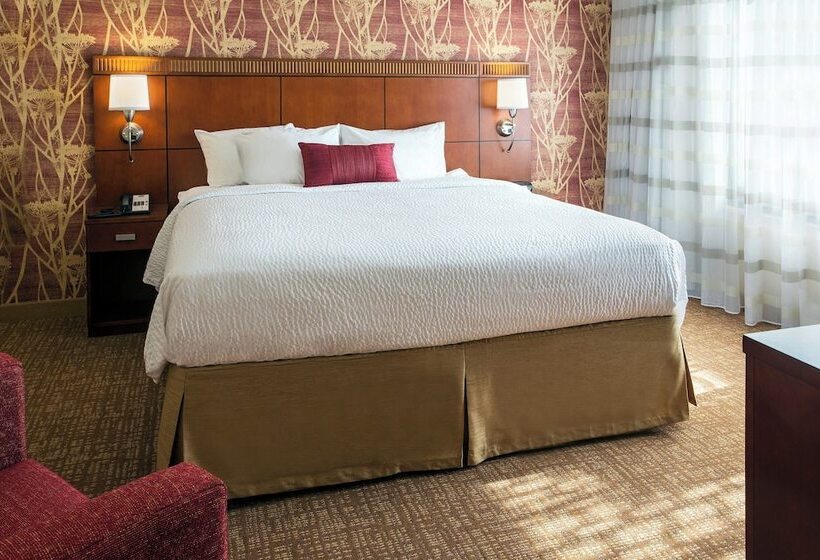 هتل Courtyard By Marriott Phoenix Airport