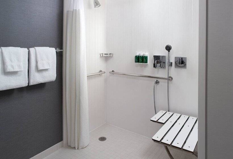 هتل Courtyard By Marriott Raleigh Midtown