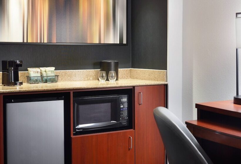 هتل Courtyard By Marriott Raleigh Midtown
