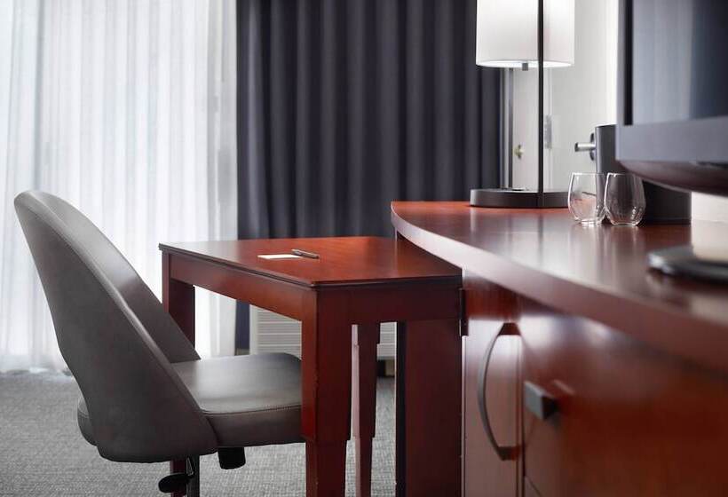 هتل Courtyard By Marriott Raleigh Midtown