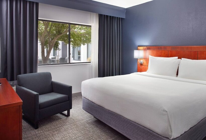هتل Courtyard By Marriott Raleigh Midtown