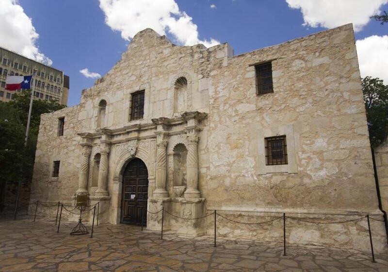 هتل Courtyard By Marriott San Antonio Airport