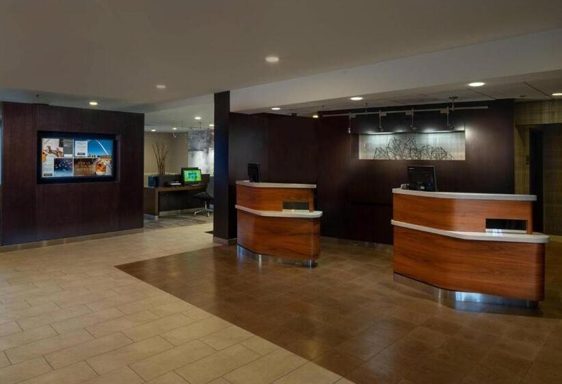 فندق Courtyard St. Louis Creve Coeur