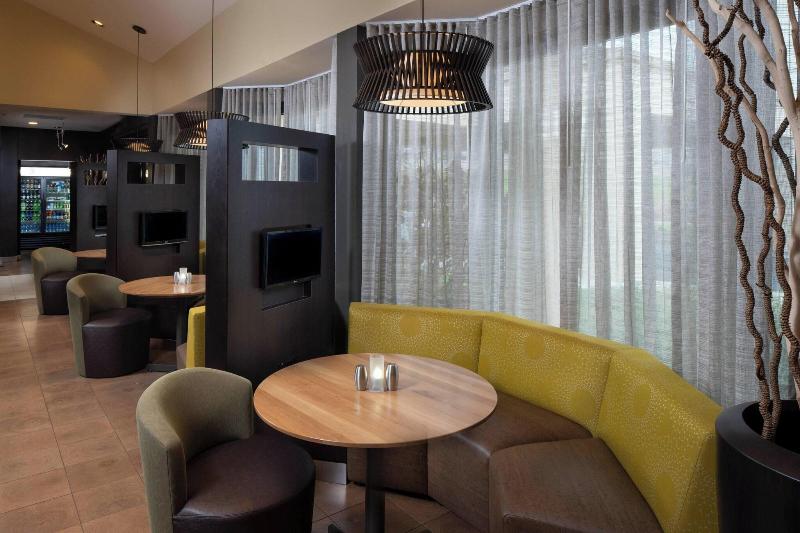 فندق Courtyard St. Louis Creve Coeur