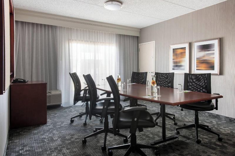 هتل Courtyard Syracuse Carrier Circle